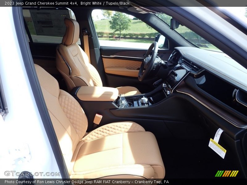 Front Seat of 2023 Grand Cherokee Summit 4x4