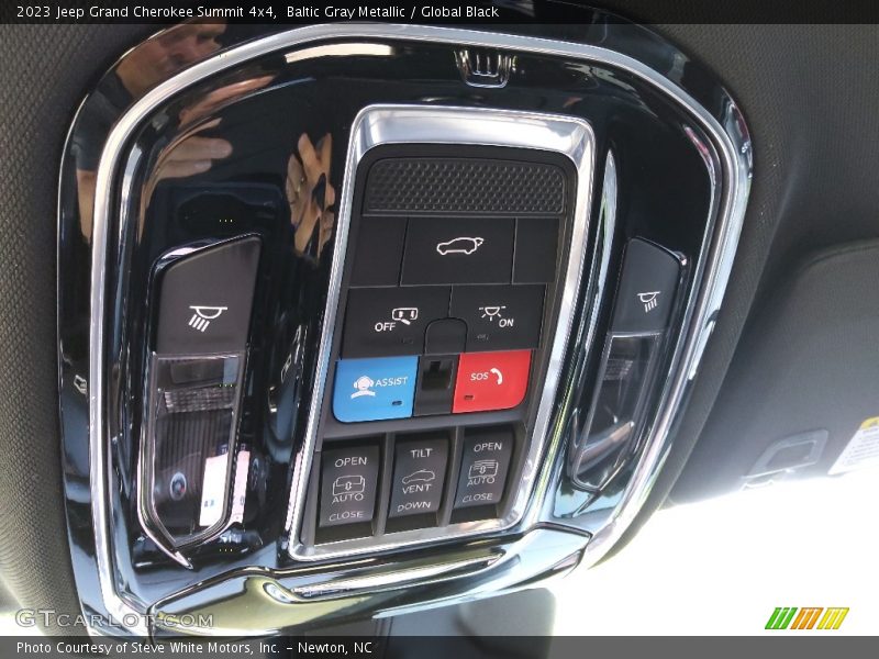 Controls of 2023 Grand Cherokee Summit 4x4
