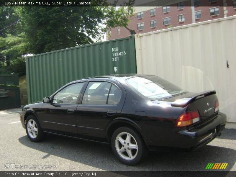 Super Black / Charcoal 1997 Nissan Maxima GXE