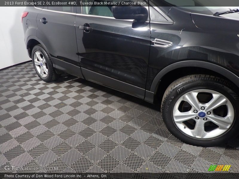 Tuxedo Black Metallic / Charcoal Black 2013 Ford Escape SE 2.0L EcoBoost 4WD