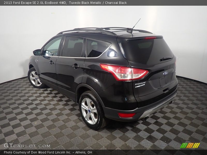 Tuxedo Black Metallic / Charcoal Black 2013 Ford Escape SE 2.0L EcoBoost 4WD