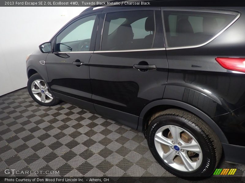 Tuxedo Black Metallic / Charcoal Black 2013 Ford Escape SE 2.0L EcoBoost 4WD