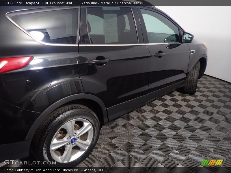 Tuxedo Black Metallic / Charcoal Black 2013 Ford Escape SE 2.0L EcoBoost 4WD