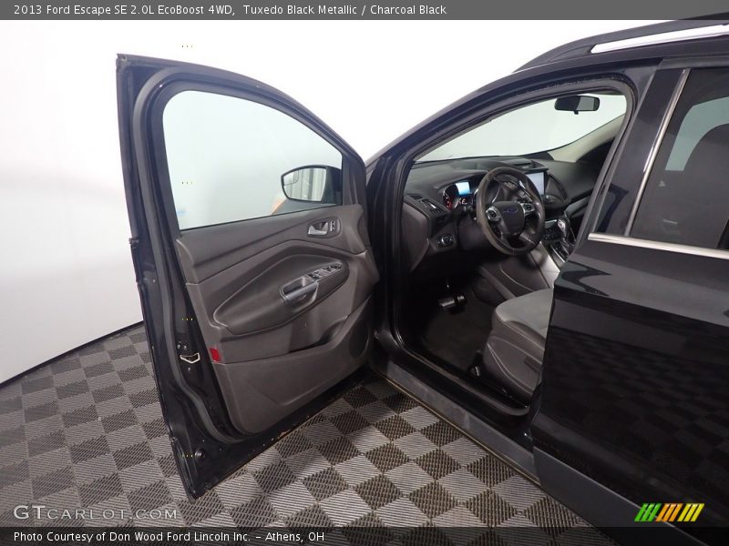 Tuxedo Black Metallic / Charcoal Black 2013 Ford Escape SE 2.0L EcoBoost 4WD