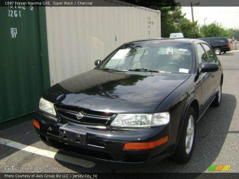 Super Black / Charcoal 1997 Nissan Maxima GXE