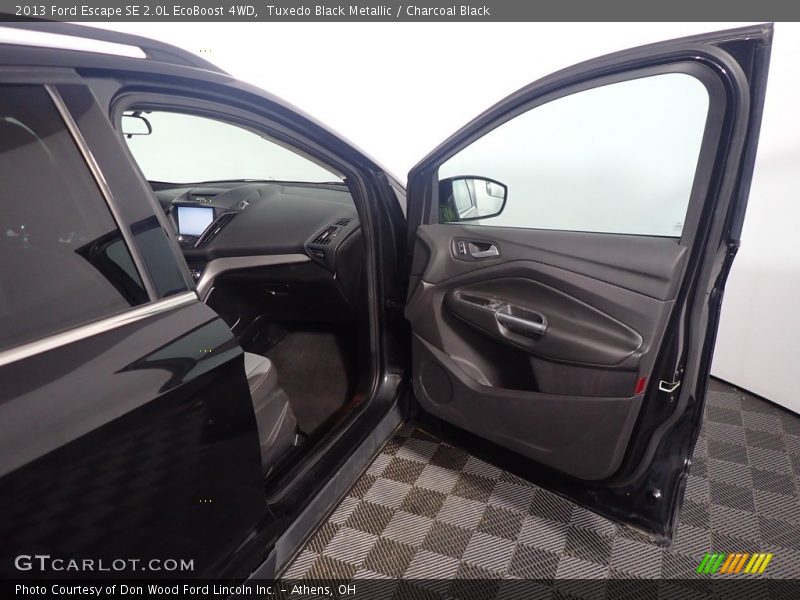 Tuxedo Black Metallic / Charcoal Black 2013 Ford Escape SE 2.0L EcoBoost 4WD