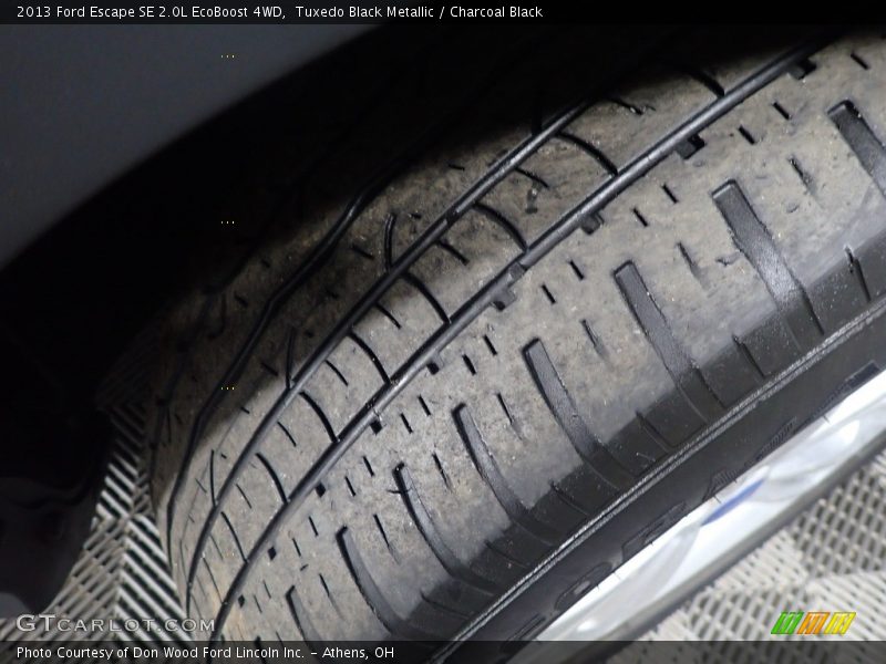 Tuxedo Black Metallic / Charcoal Black 2013 Ford Escape SE 2.0L EcoBoost 4WD