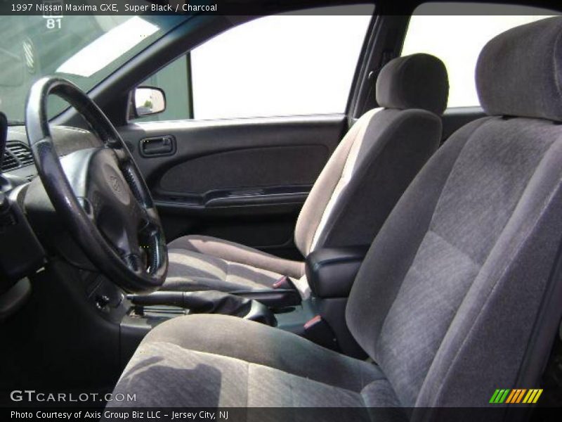 Super Black / Charcoal 1997 Nissan Maxima GXE
