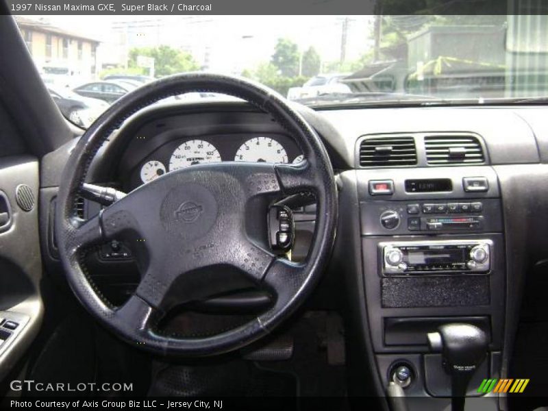 Super Black / Charcoal 1997 Nissan Maxima GXE
