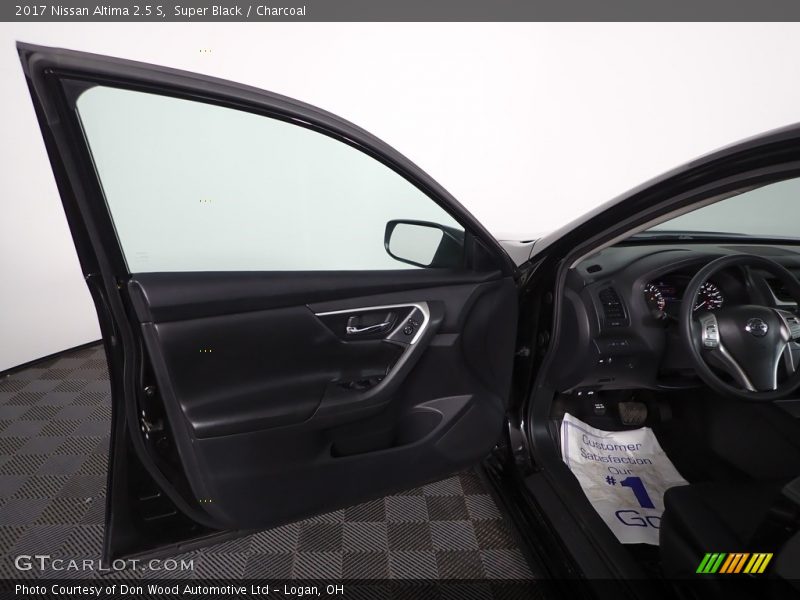 Super Black / Charcoal 2017 Nissan Altima 2.5 S