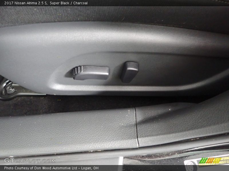 Super Black / Charcoal 2017 Nissan Altima 2.5 S