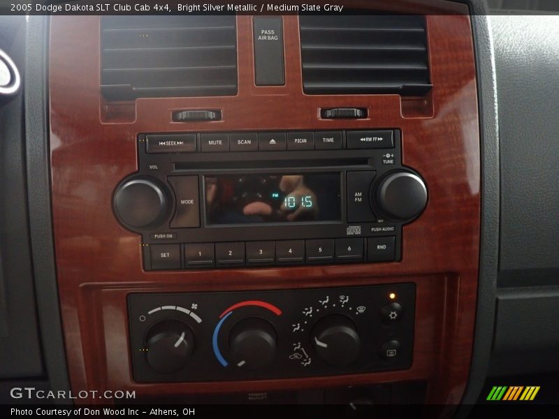 Bright Silver Metallic / Medium Slate Gray 2005 Dodge Dakota SLT Club Cab 4x4