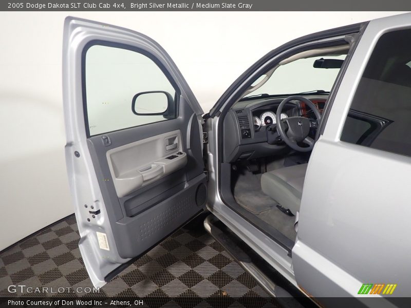 Bright Silver Metallic / Medium Slate Gray 2005 Dodge Dakota SLT Club Cab 4x4