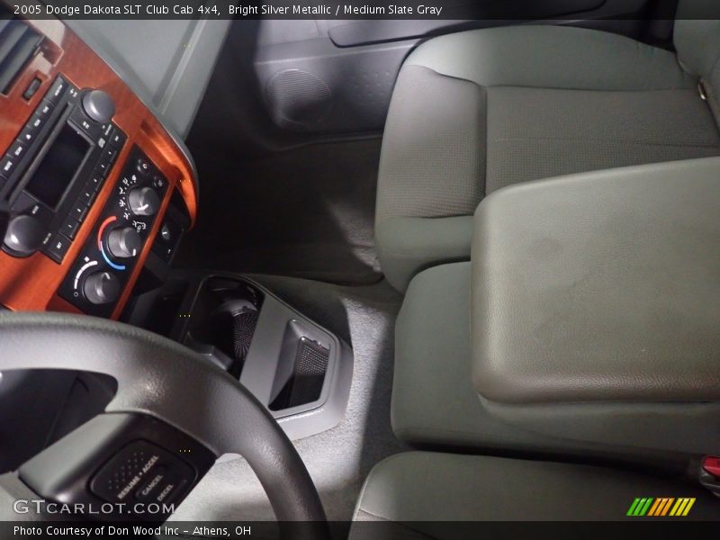 Bright Silver Metallic / Medium Slate Gray 2005 Dodge Dakota SLT Club Cab 4x4