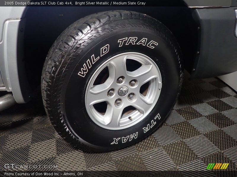 Bright Silver Metallic / Medium Slate Gray 2005 Dodge Dakota SLT Club Cab 4x4