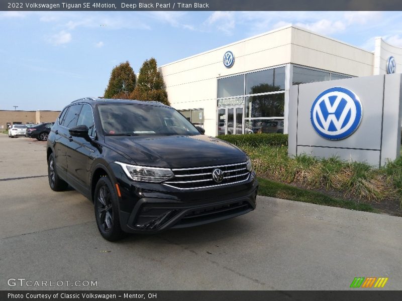 Deep Black Pearl / Titan Black 2022 Volkswagen Tiguan SE 4Motion