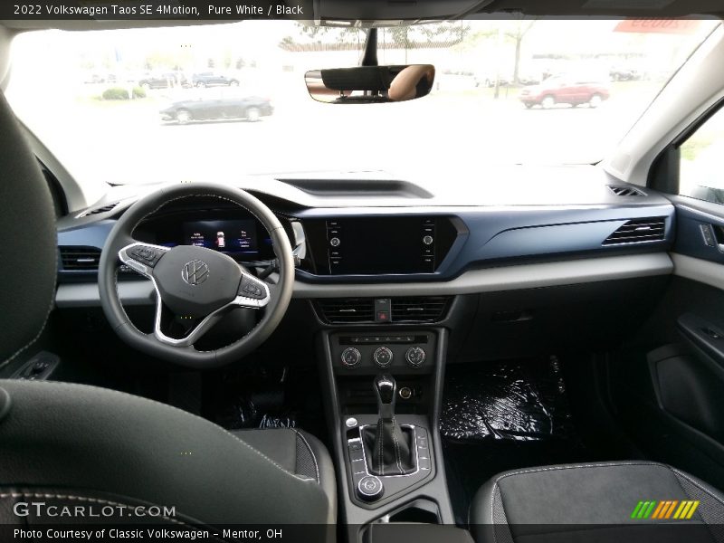 Pure White / Black 2022 Volkswagen Taos SE 4Motion
