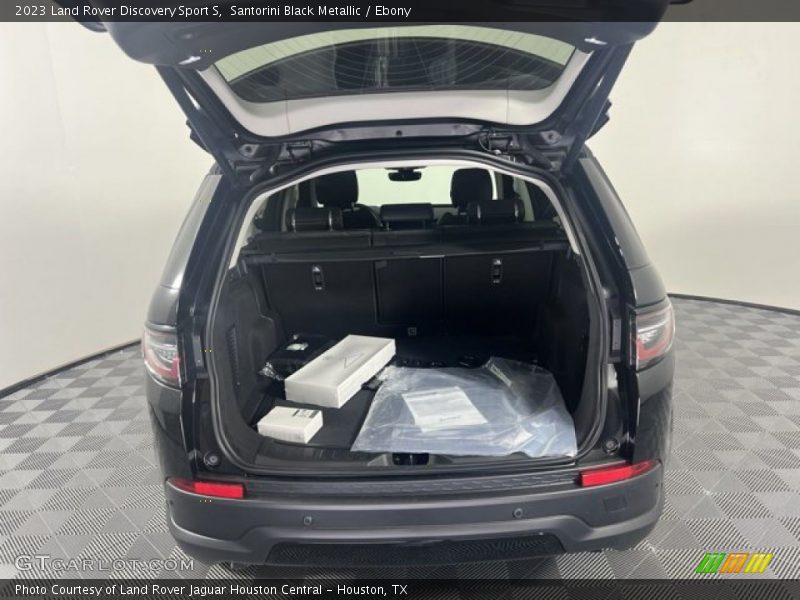 Santorini Black Metallic / Ebony 2023 Land Rover Discovery Sport S
