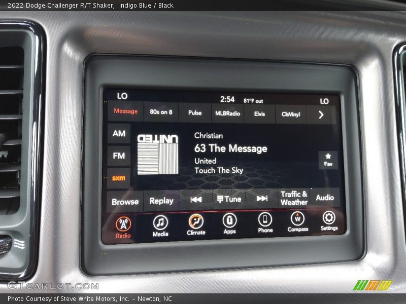 Controls of 2022 Challenger R/T Shaker