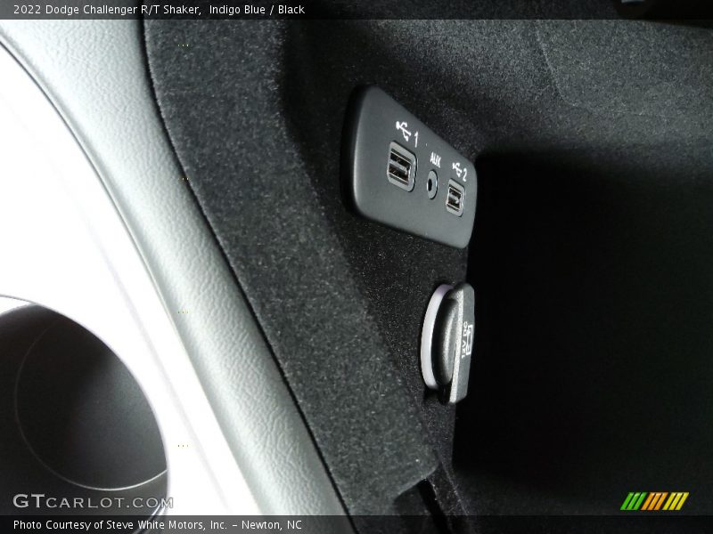 Indigo Blue / Black 2022 Dodge Challenger R/T Shaker