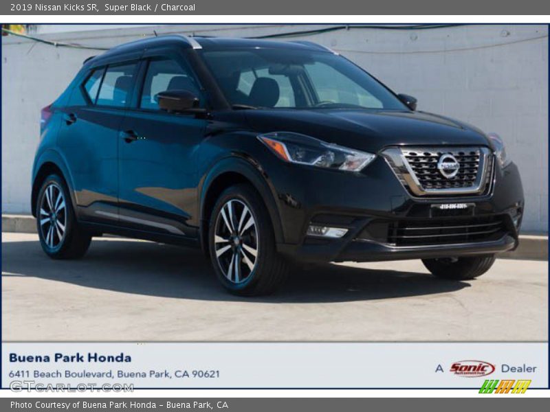 Super Black / Charcoal 2019 Nissan Kicks SR