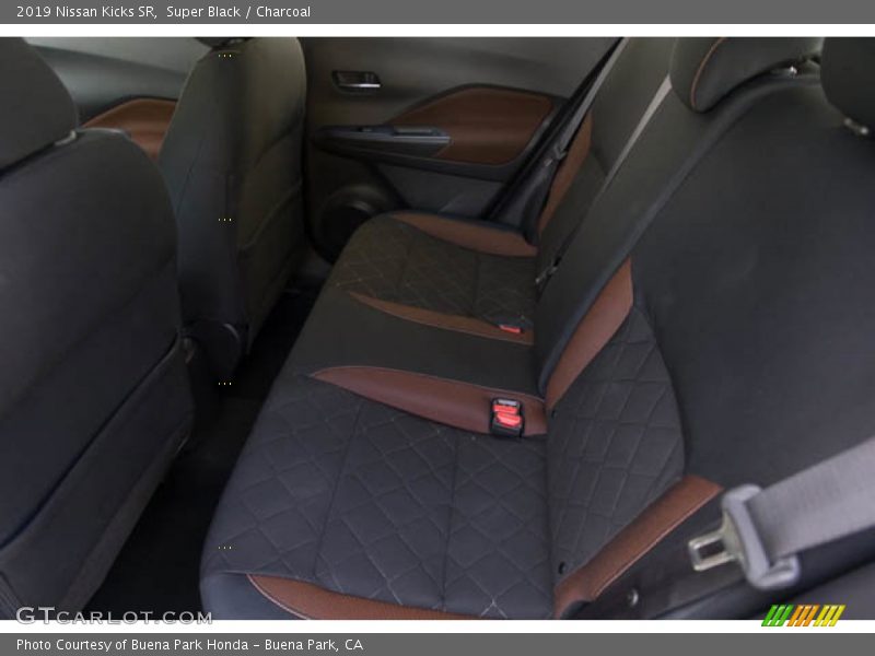 Super Black / Charcoal 2019 Nissan Kicks SR