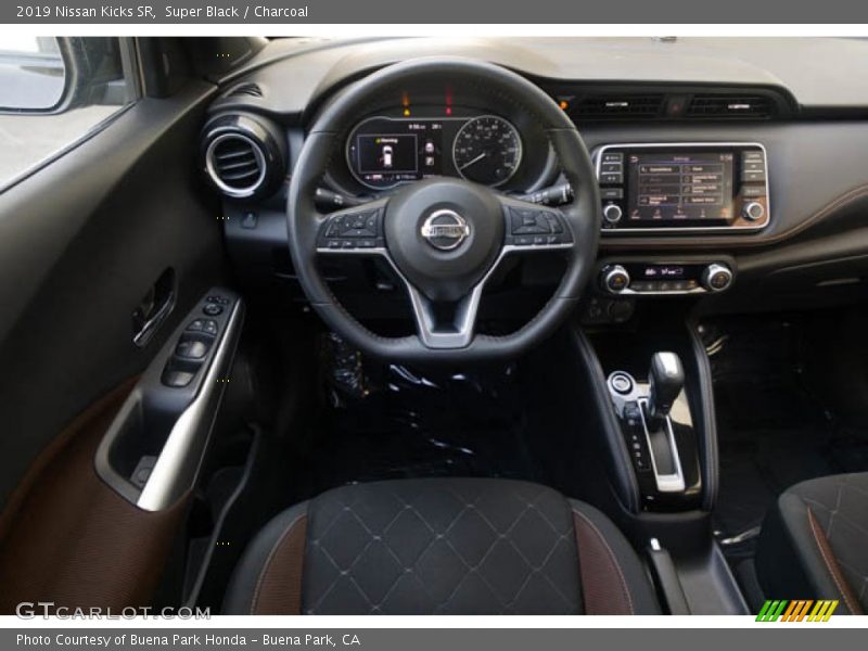 Super Black / Charcoal 2019 Nissan Kicks SR