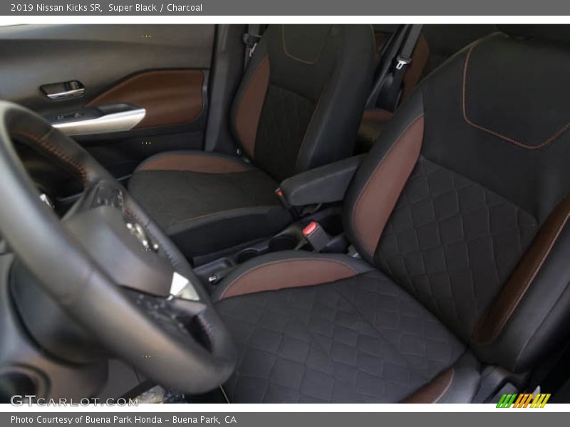 Super Black / Charcoal 2019 Nissan Kicks SR