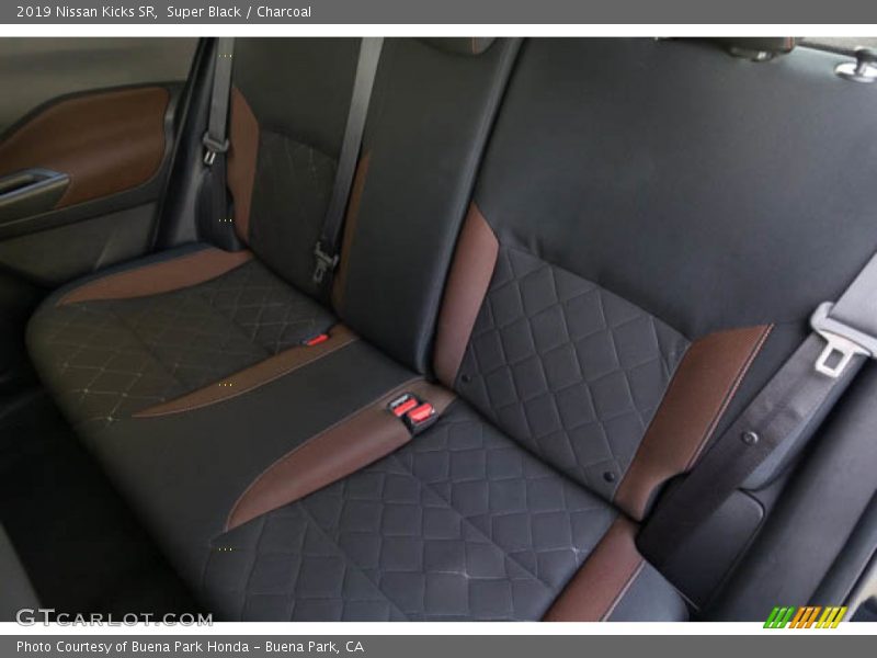 Super Black / Charcoal 2019 Nissan Kicks SR