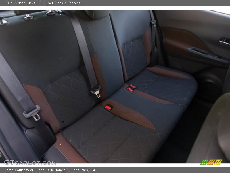 Super Black / Charcoal 2019 Nissan Kicks SR