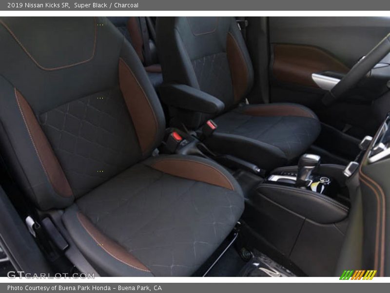 Super Black / Charcoal 2019 Nissan Kicks SR