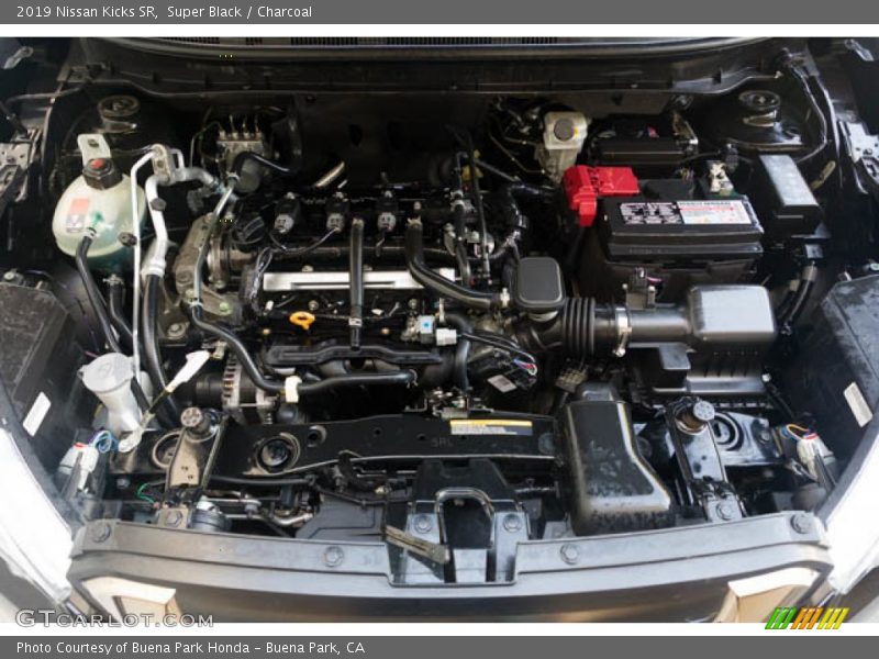 Super Black / Charcoal 2019 Nissan Kicks SR