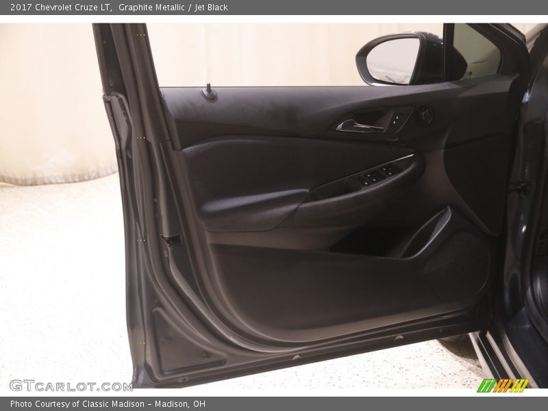 Graphite Metallic / Jet Black 2017 Chevrolet Cruze LT