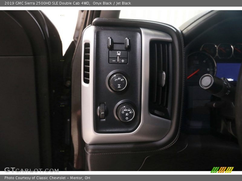 Controls of 2019 Sierra 2500HD SLE Double Cab 4WD