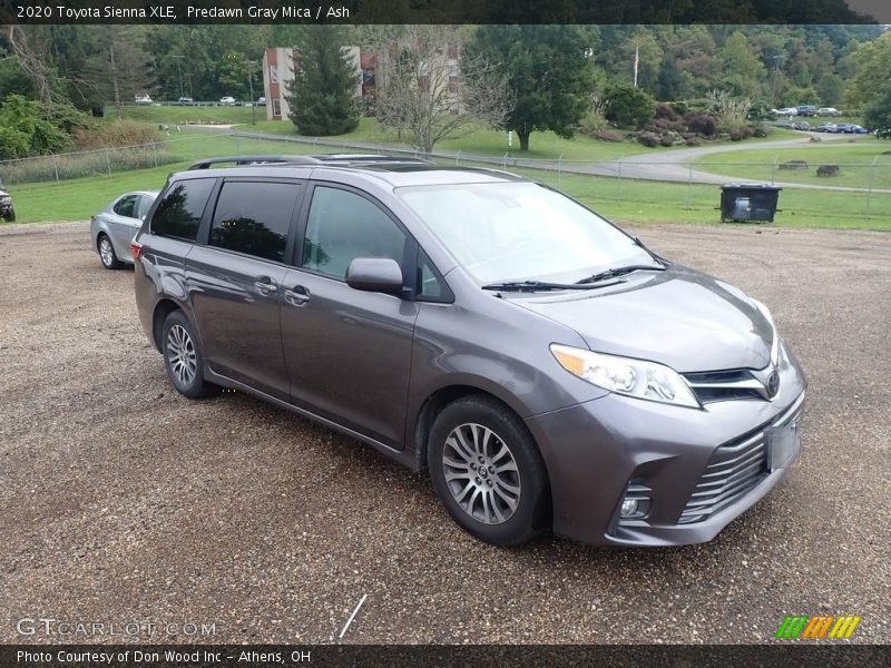 Front 3/4 View of 2020 Sienna XLE