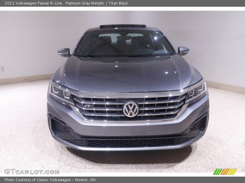Platinum Gray Metallic / Titan Black 2021 Volkswagen Passat R-Line