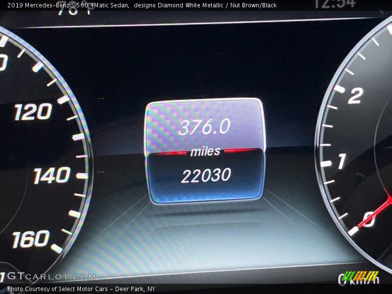 designo Diamond White Metallic / Nut Brown/Black 2019 Mercedes-Benz S 560 4Matic Sedan