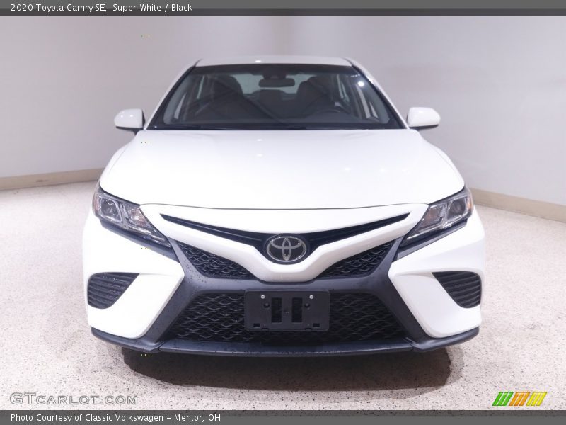 Super White / Black 2020 Toyota Camry SE