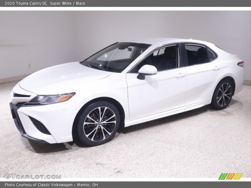 Super White / Black 2020 Toyota Camry SE