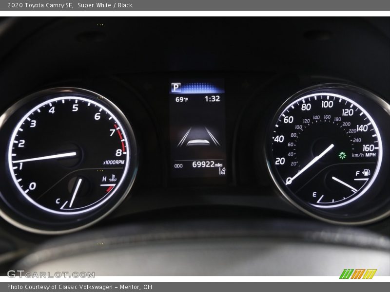 Super White / Black 2020 Toyota Camry SE