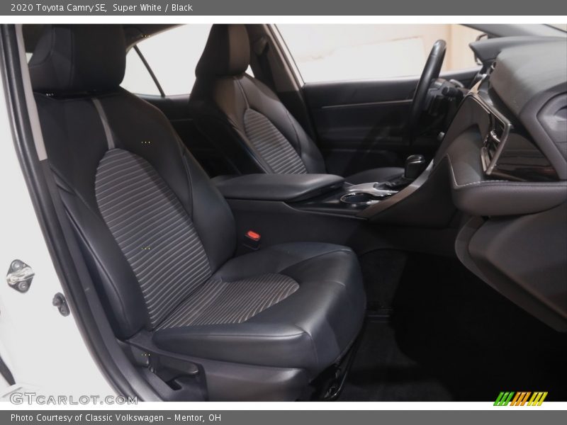 Super White / Black 2020 Toyota Camry SE