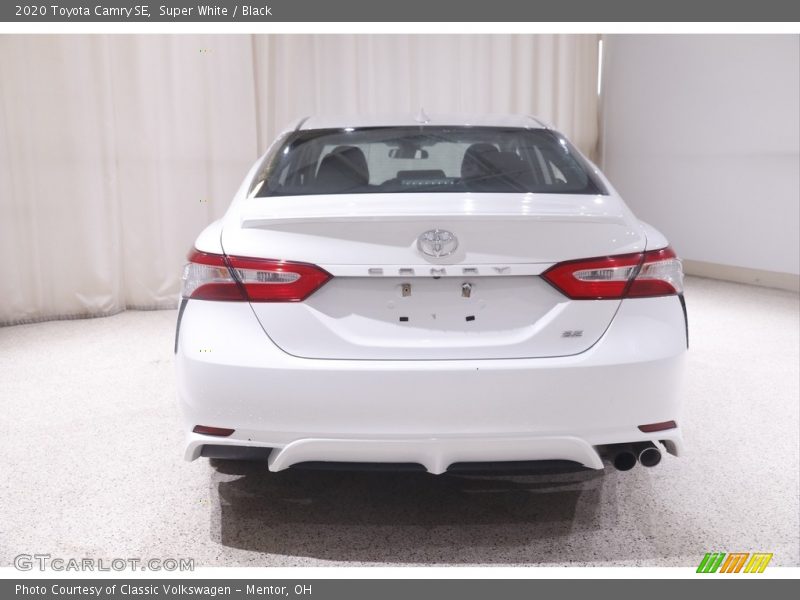 Super White / Black 2020 Toyota Camry SE
