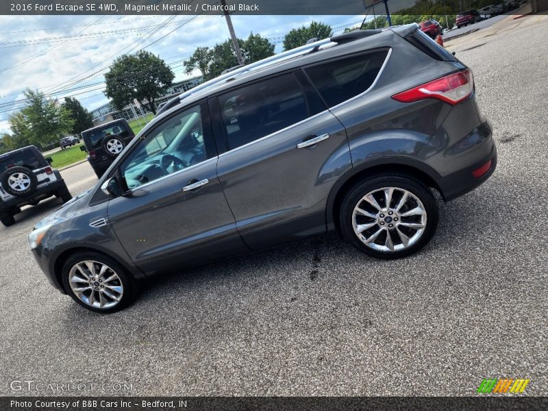 Magnetic Metallic / Charcoal Black 2016 Ford Escape SE 4WD