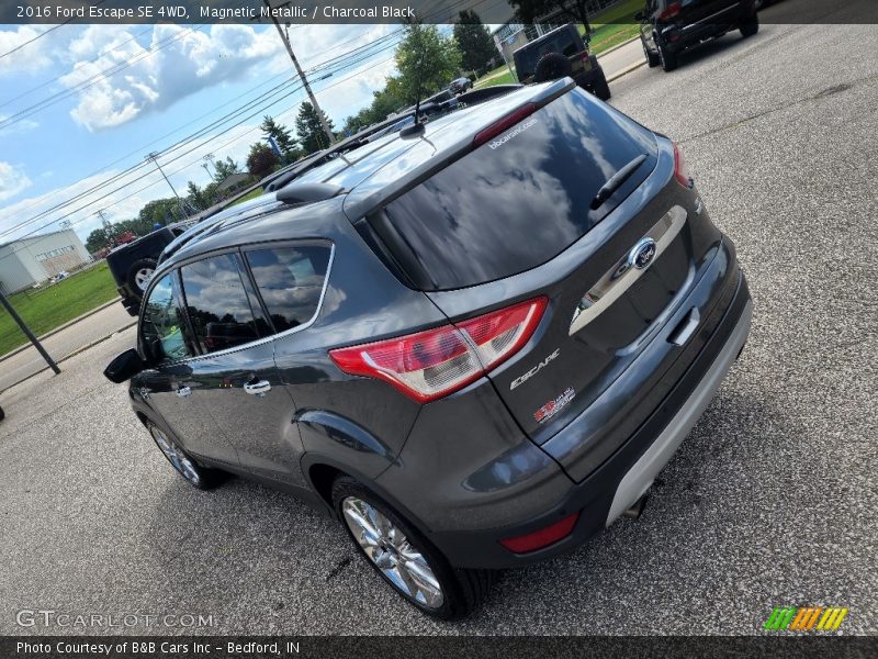 Magnetic Metallic / Charcoal Black 2016 Ford Escape SE 4WD