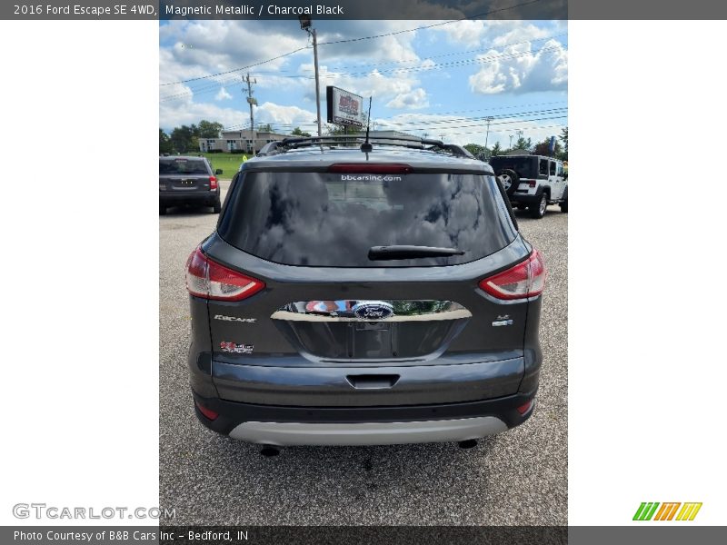 Magnetic Metallic / Charcoal Black 2016 Ford Escape SE 4WD