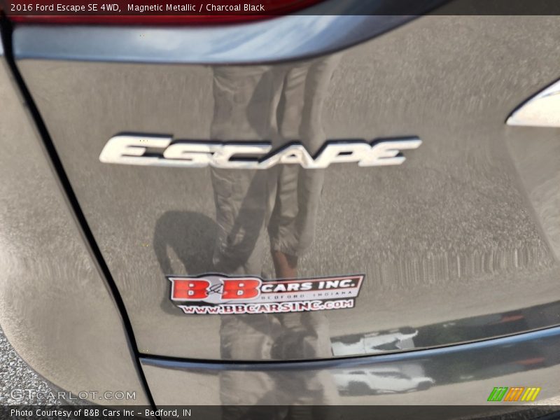 Magnetic Metallic / Charcoal Black 2016 Ford Escape SE 4WD