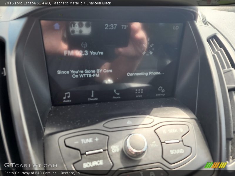 Magnetic Metallic / Charcoal Black 2016 Ford Escape SE 4WD