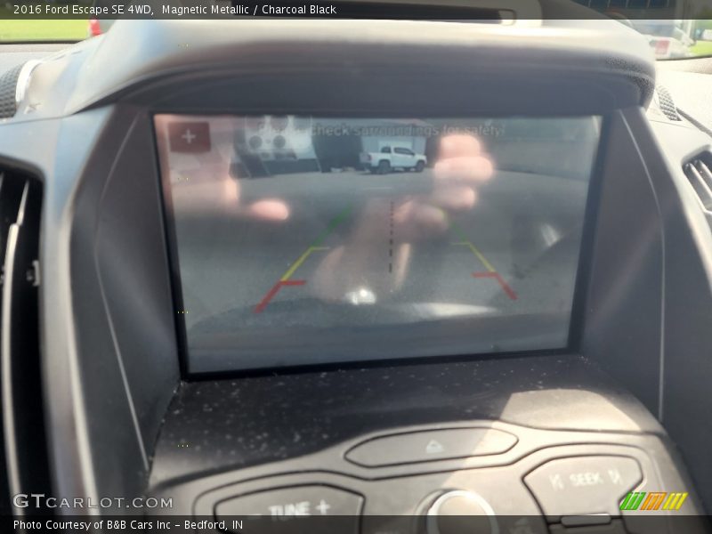 Magnetic Metallic / Charcoal Black 2016 Ford Escape SE 4WD