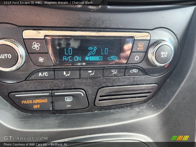 Magnetic Metallic / Charcoal Black 2016 Ford Escape SE 4WD