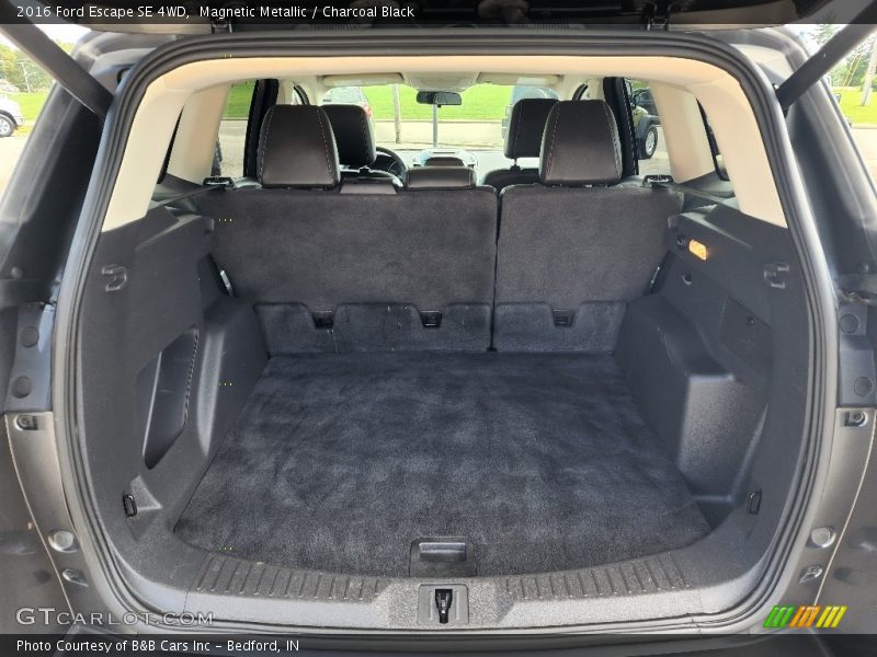 Magnetic Metallic / Charcoal Black 2016 Ford Escape SE 4WD
